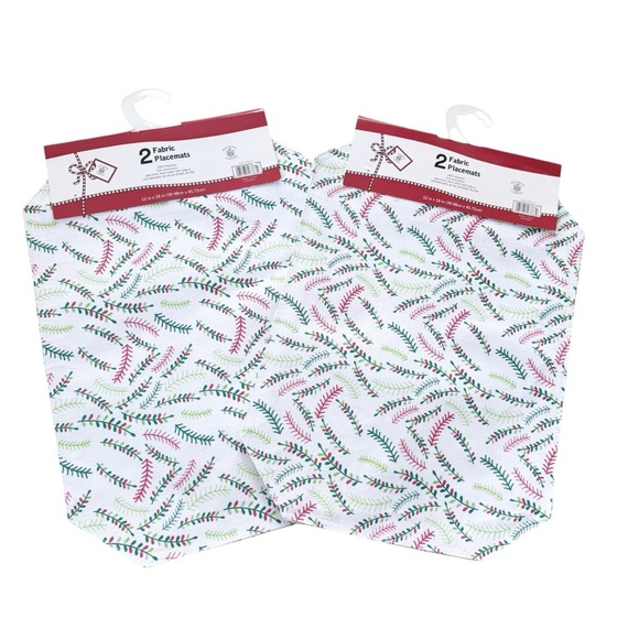 Holiday Christmas White Green Red Table Placemats SET OF 4 NWT - Picture 1 of 5